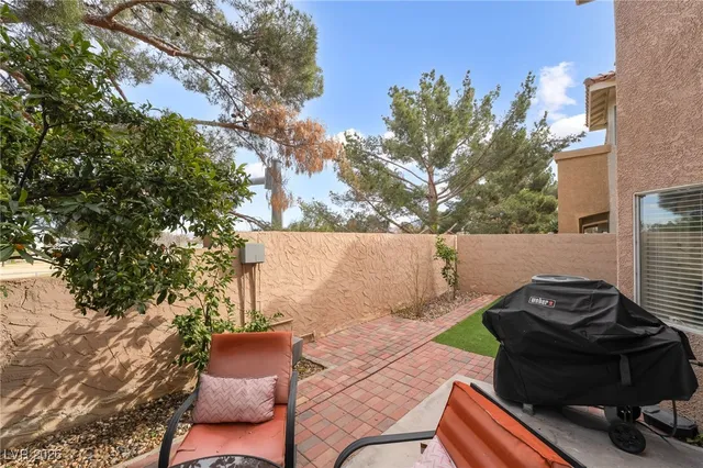 $2,200 | 130 Broken Rock Drive, Henderson, NV 89074
