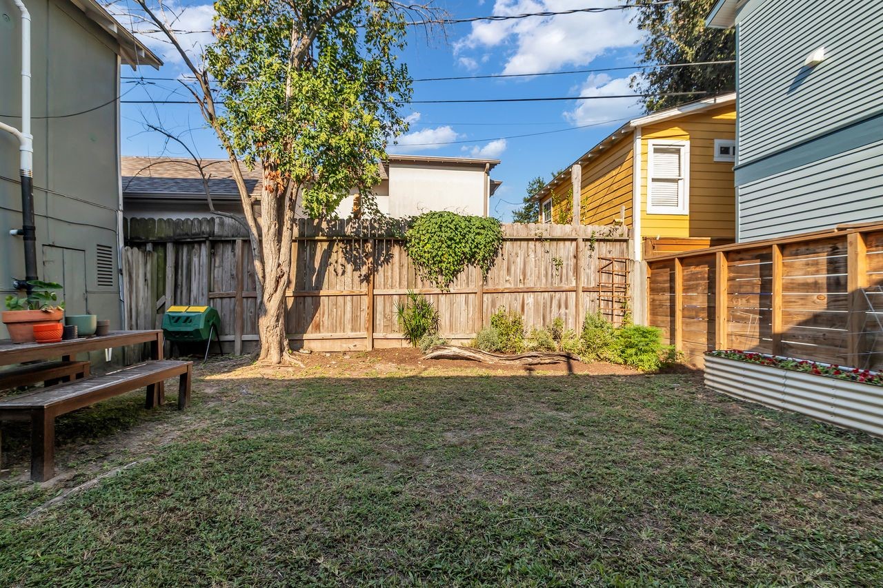 2608 Hopkins Street Houston, TX 77006 - Photo 27 of 42 a view of a house with a yard