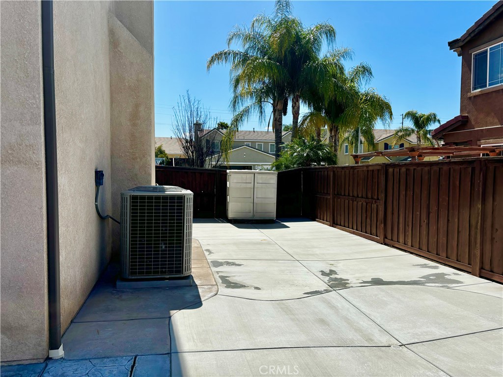 1005 Garrett Way San Jacinto, CA 92583 - Photo 10 of 29 a house view with a garden space