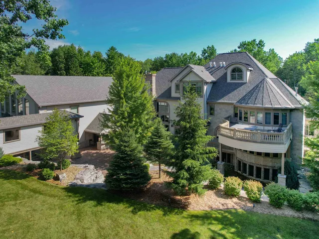 $3,988,000 | 1071 Hill Drive, Oneida, WI 54155