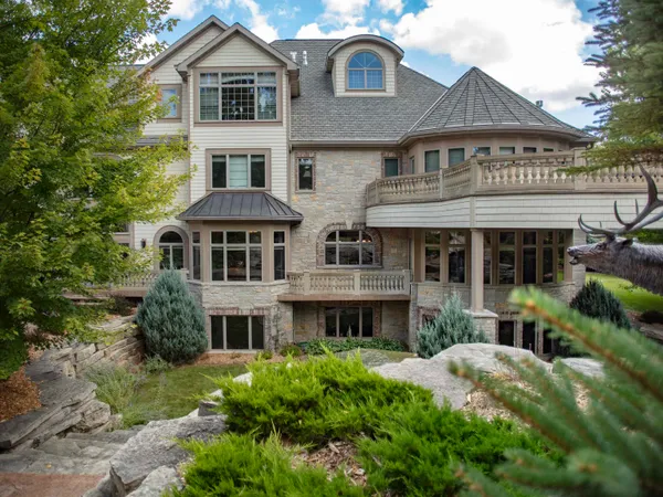 $3,988,000 | 1071 Hill Drive, Oneida, WI 54155