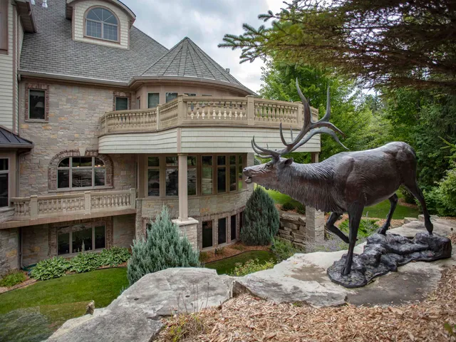 $3,988,000 | 1071 Hill Drive, Oneida, WI 54155