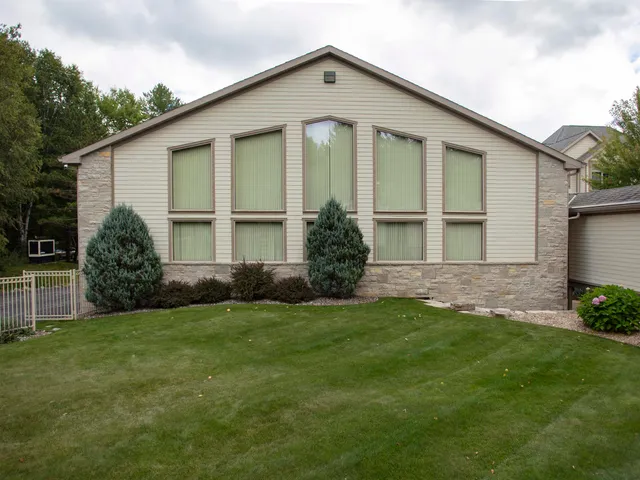 $3,988,000 | 1071 Hill Drive, Oneida, WI 54155