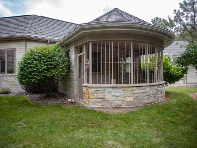 $3,988,000 | 1071 Hill Drive, Oneida, WI 54155