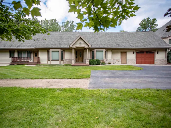 $3,988,000 | 1071 Hill Drive, Oneida, WI 54155