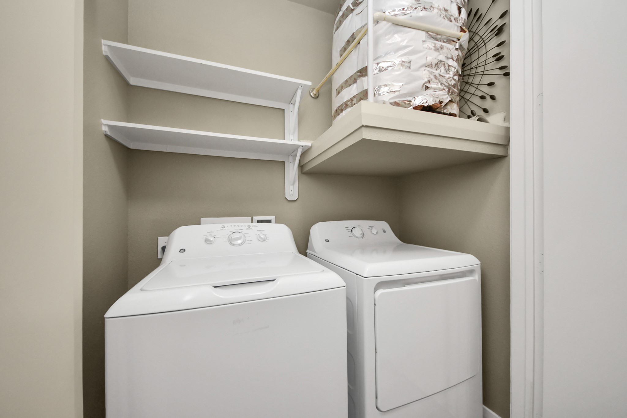 5455 Richmond Avenue, Unit 3046 Houston, TX 77056 - Photo 50 of 50 a utility room with dryer and washer
