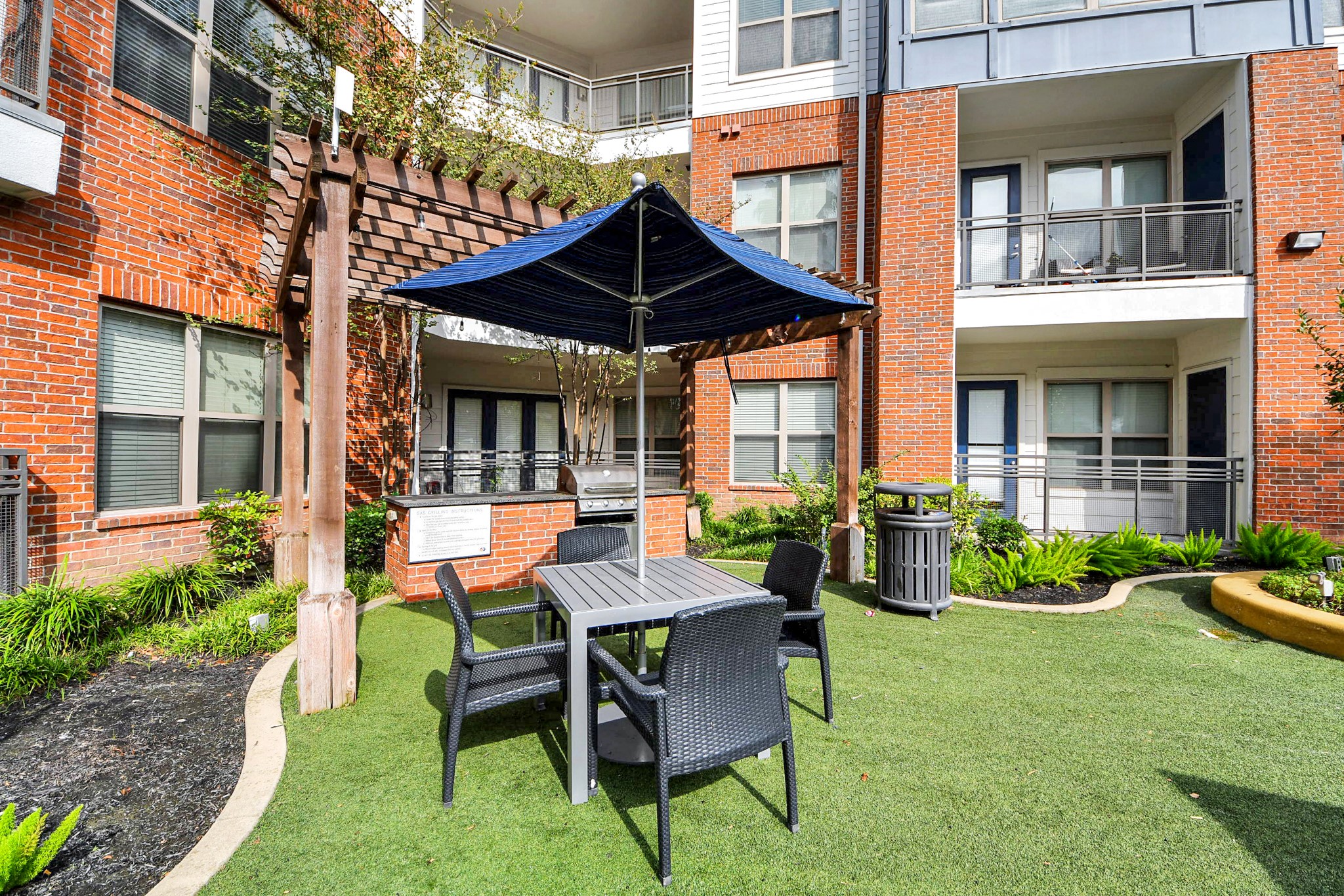 5455 Richmond Avenue, Unit 3046 Houston, TX 77056 - Photo 21 of 50 a patio with a table and chairs and potted plants