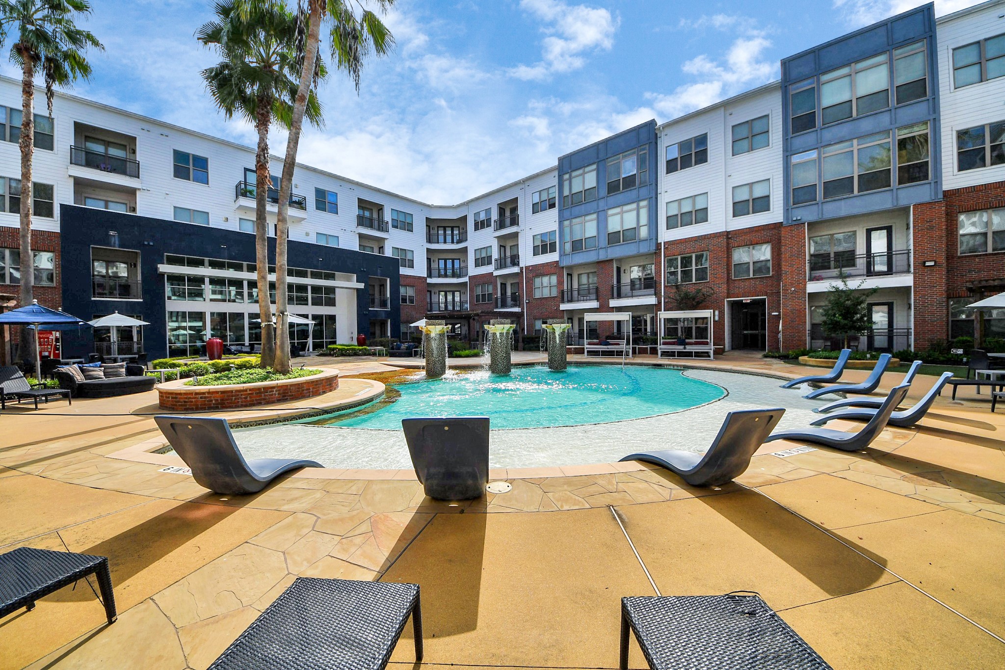 5455 Richmond Avenue, Unit 3046 Houston, TX 77056 - Photo 22 of 50 a view of a swimming pool with outdoor seating