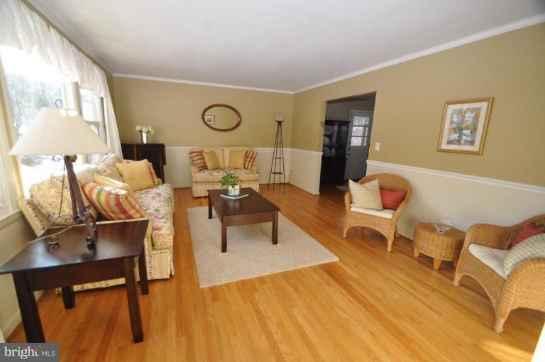230 West Timonium Road Lutherville-Timonium, MD 21093 - Photo 5 of 30 Living Room