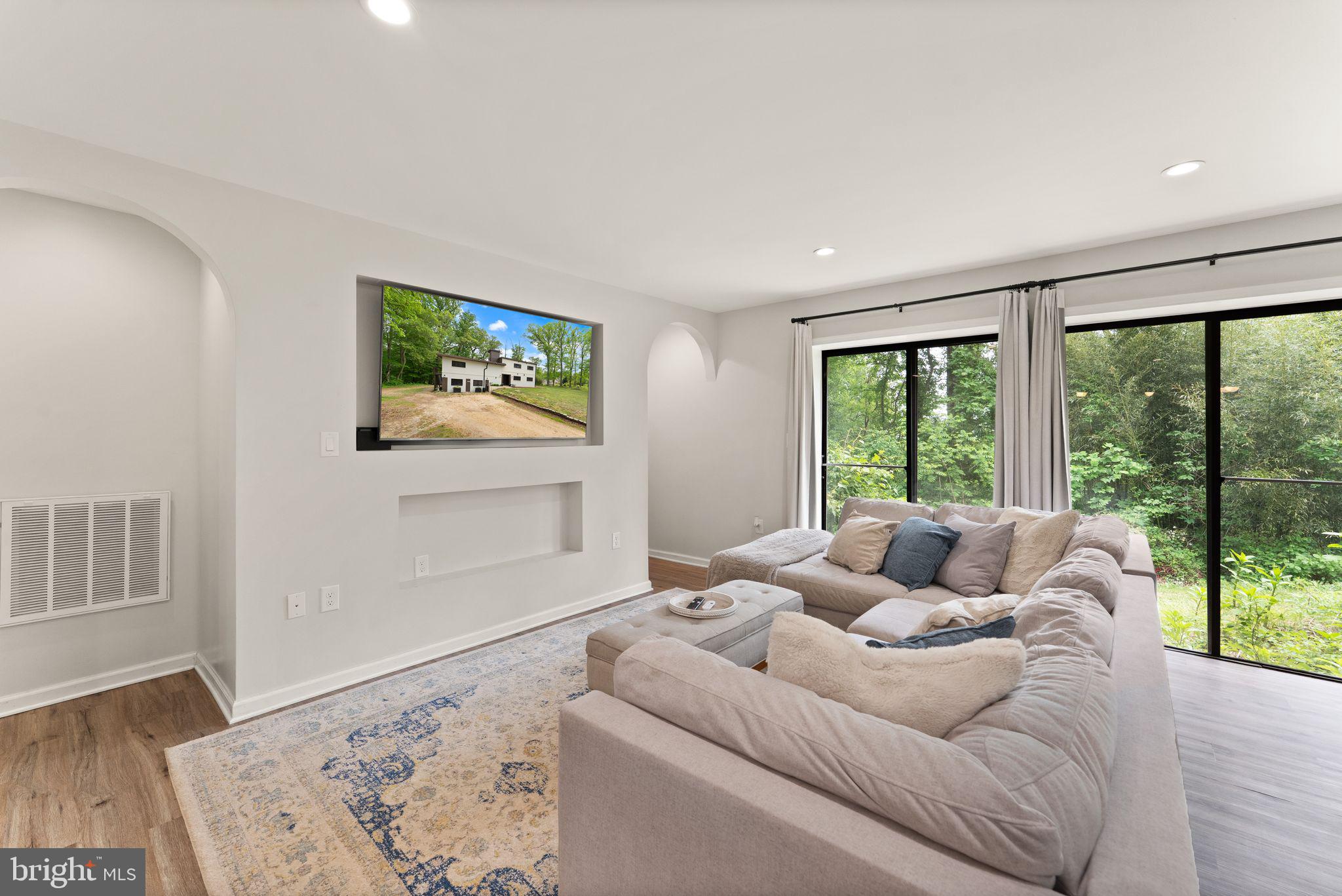 8341 Rolling Road Springfield, VA 22153 - Photo 18 of 60