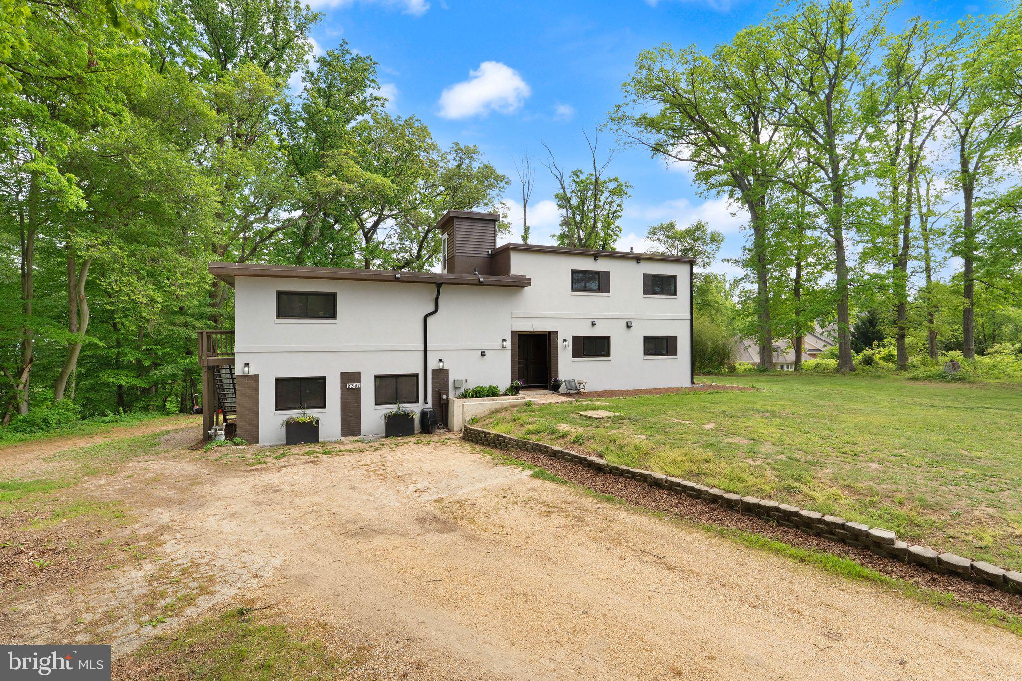 8341 Rolling Road Springfield, VA 22153 - Photo 5 of 60