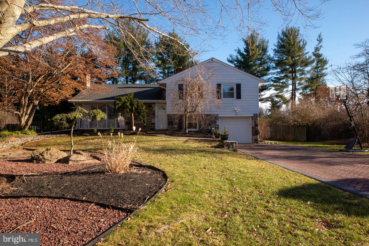 1271 June Road Huntingdon Valley, PA 19006 - Photo 4 of 40