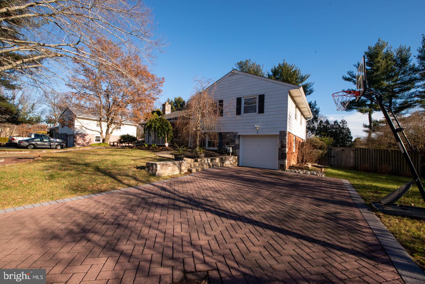 1271 June Road Huntingdon Valley, PA 19006 - Photo 5 of 40
