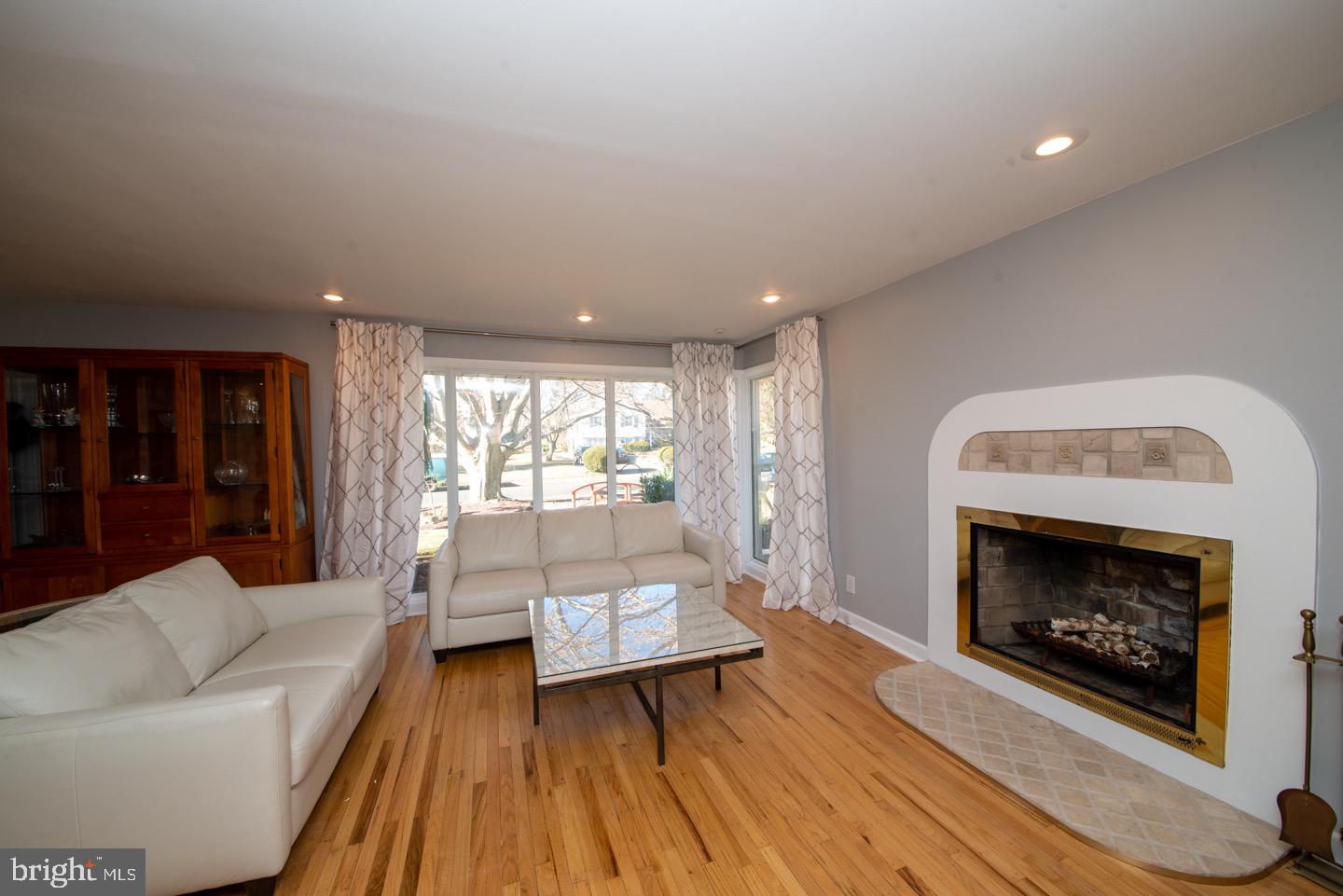 1271 June Road Huntingdon Valley, PA 19006 - Photo 7 of 40