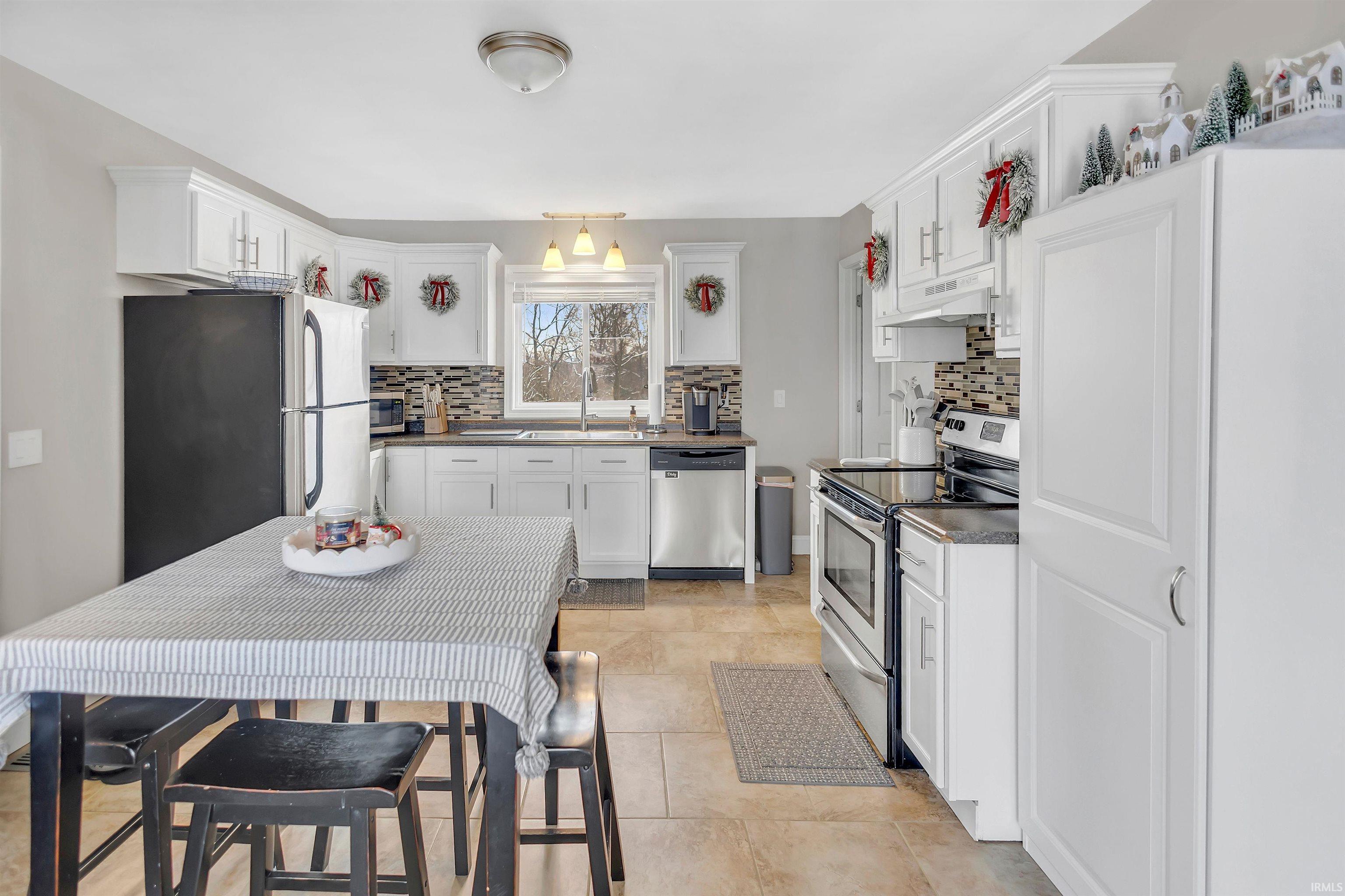 3910 Washington Avenue Bedford, IN 47421 - Photo 4 of 22