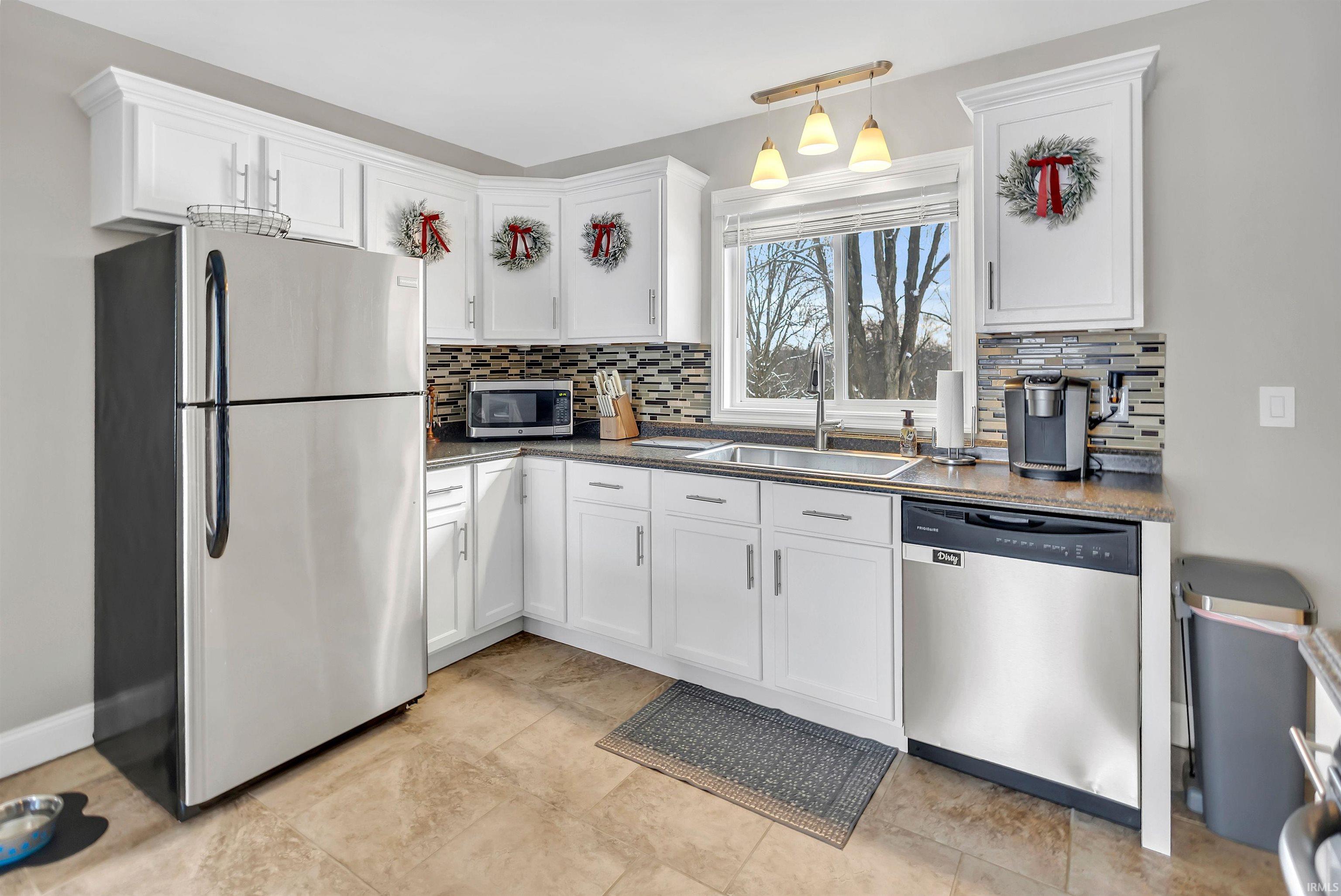 3910 Washington Avenue Bedford, IN 47421 - Photo 5 of 22