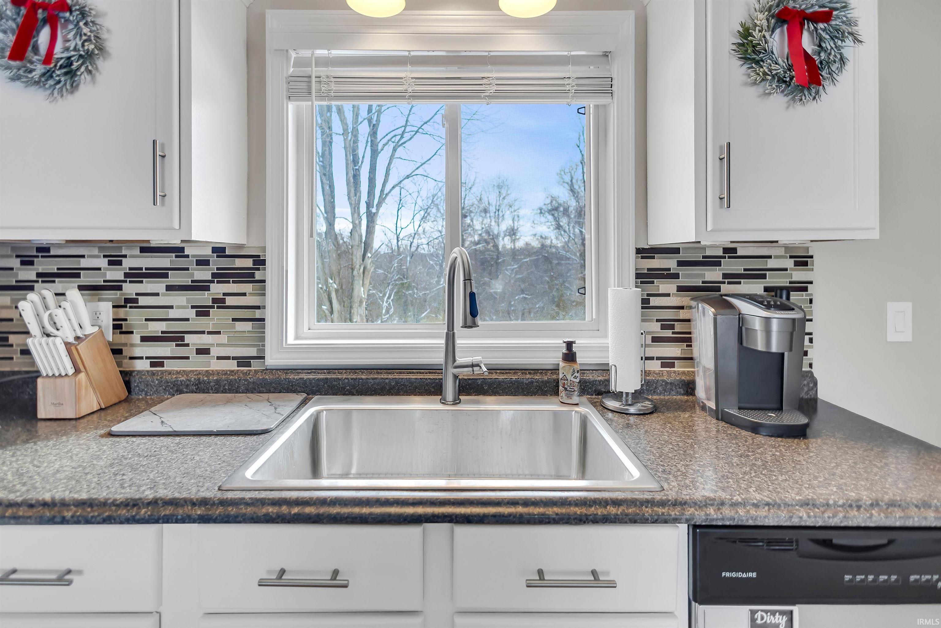 3910 Washington Avenue Bedford, IN 47421 - Photo 6 of 22