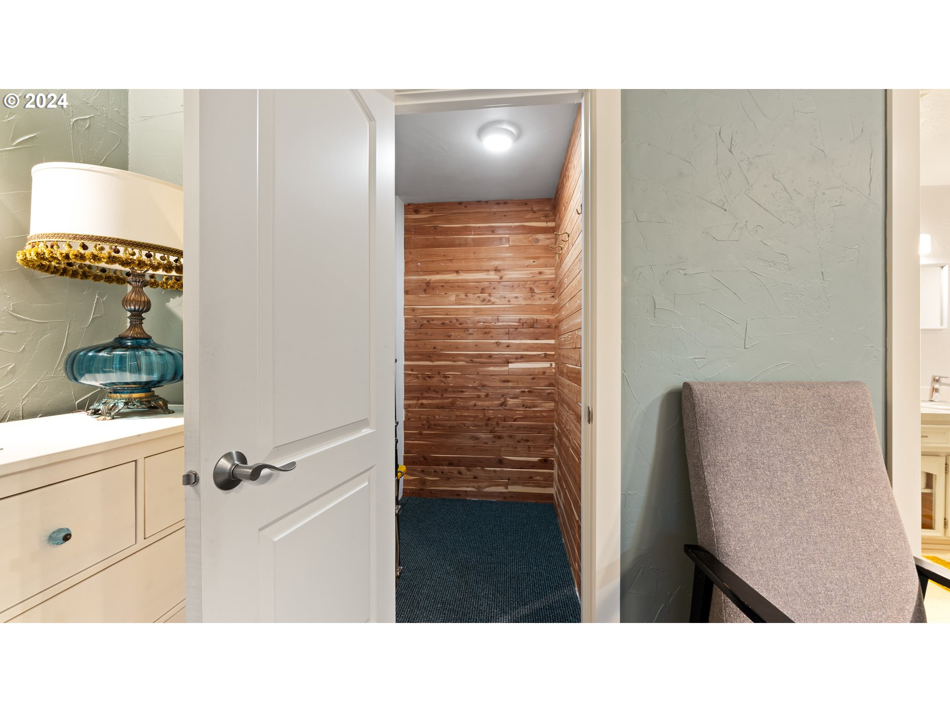 132 Brae Burn Drive Eugene, OR 97405 - Photo 26 of 42 a bathroom with a shower