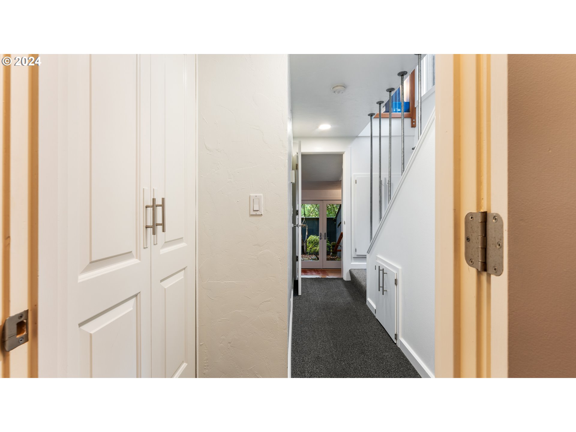 132 Brae Burn Drive Eugene, OR 97405 - Photo 28 of 42 a bathroom with a sink and a mirror