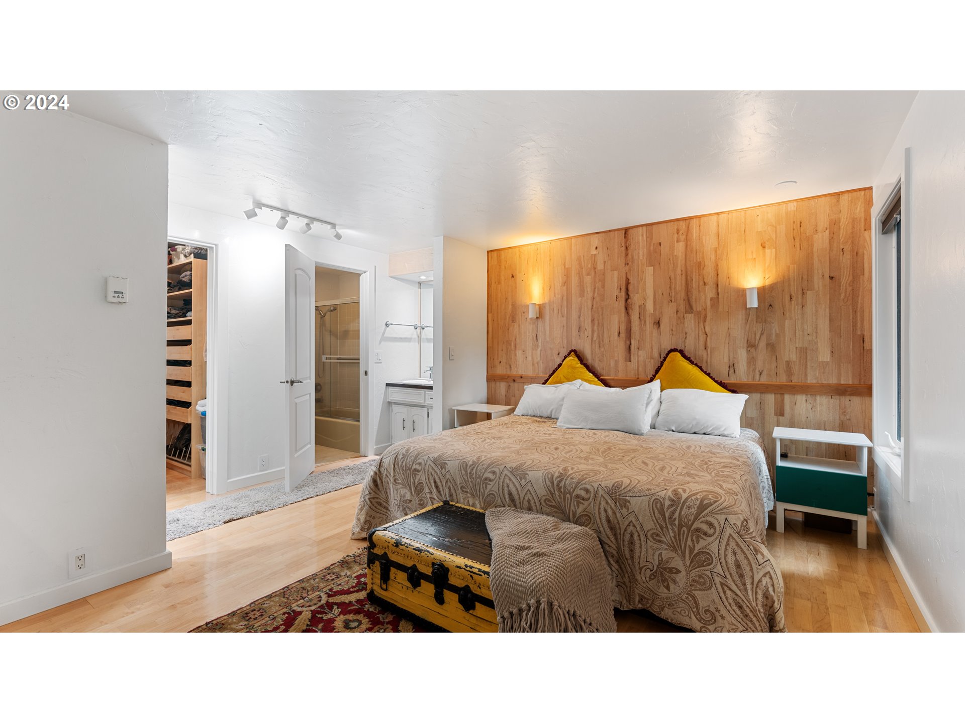 132 Brae Burn Drive Eugene, OR 97405 - Photo 32 of 42 a living room with a bed furniture and a large window