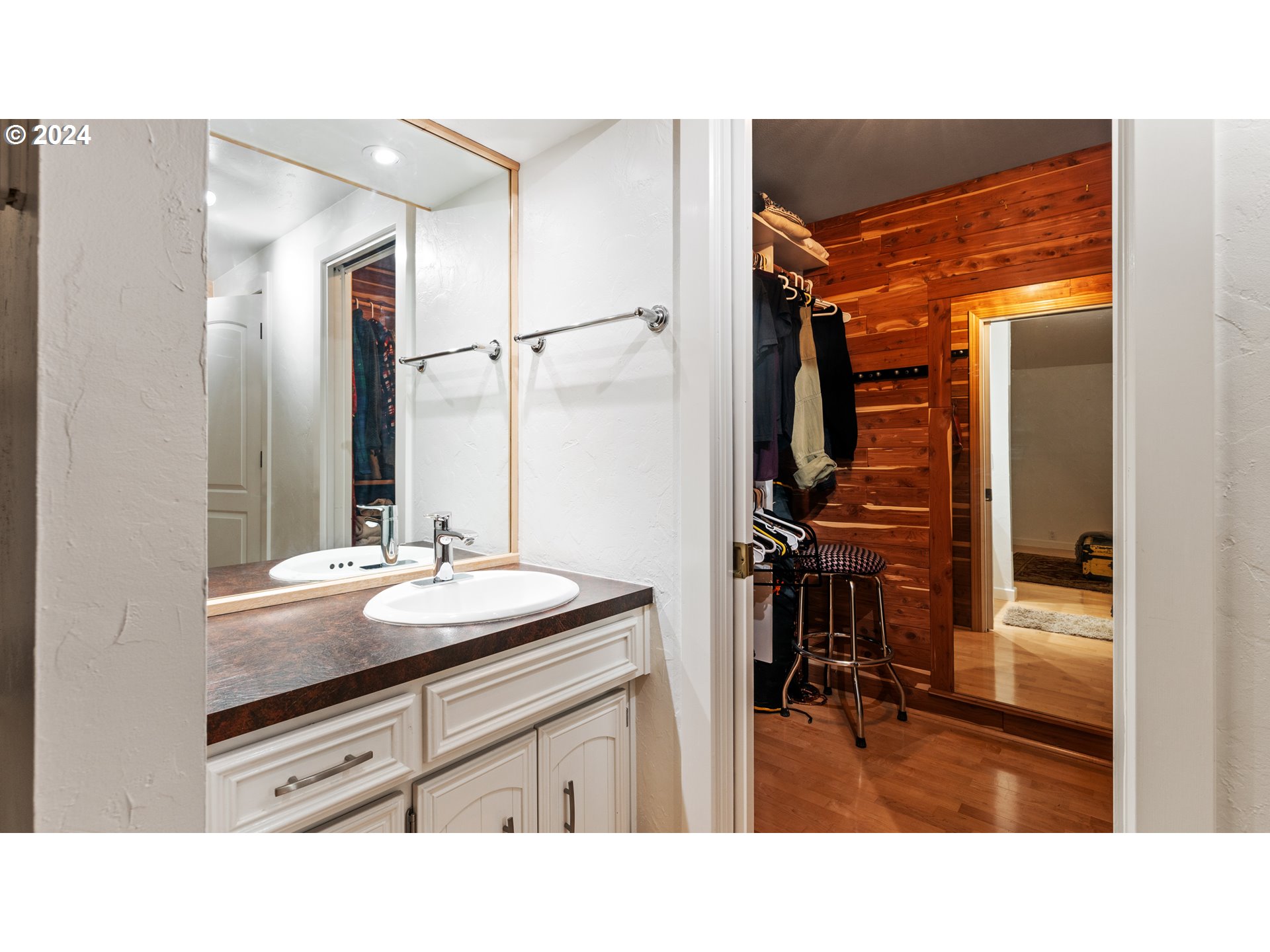 132 Brae Burn Drive Eugene, OR 97405 - Photo 34 of 42 a bathroom with a sink double vanity