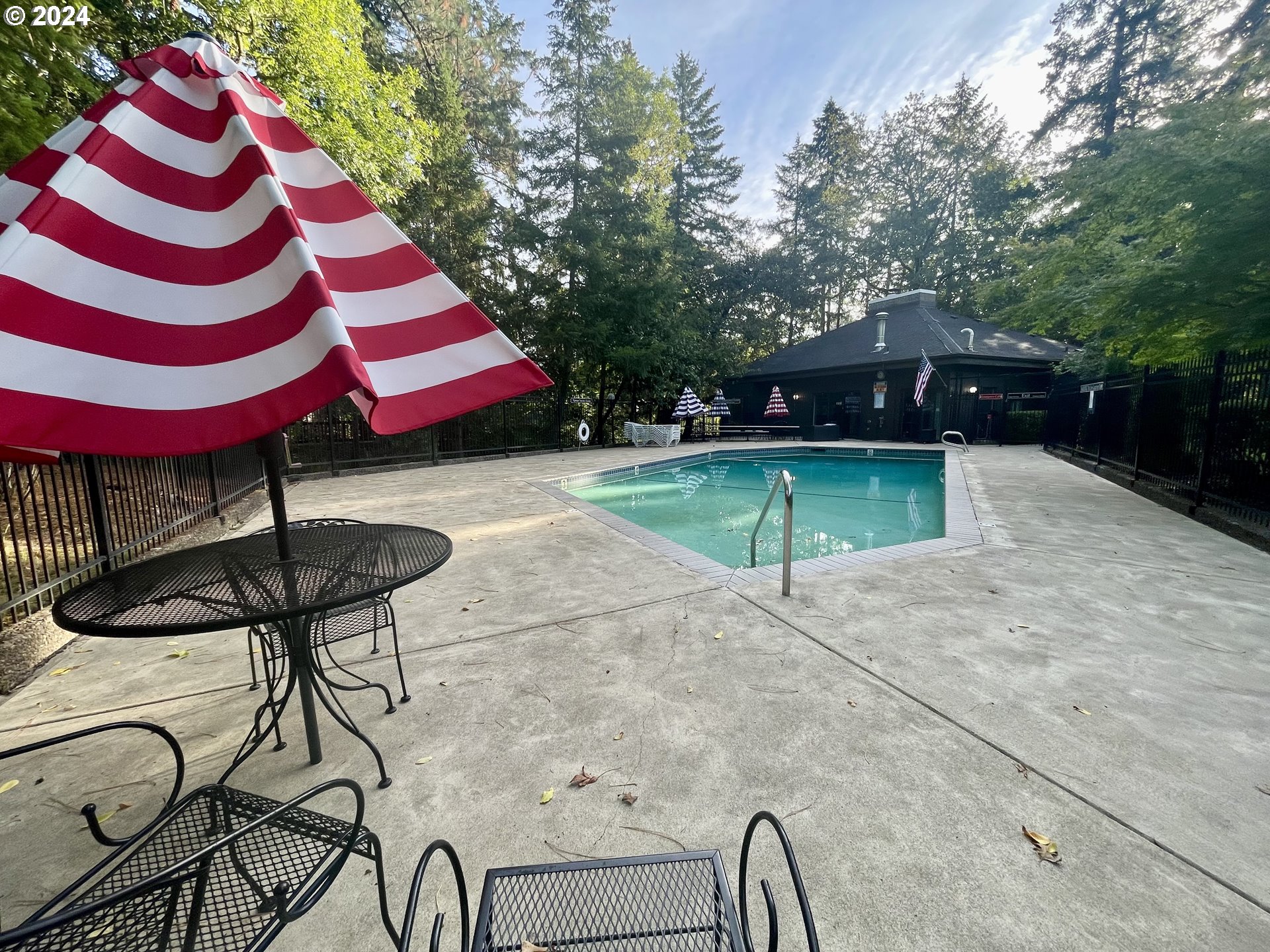 132 Brae Burn Drive Eugene, OR 97405 - Photo 41 of 42 a backyard of a house with table and chairs