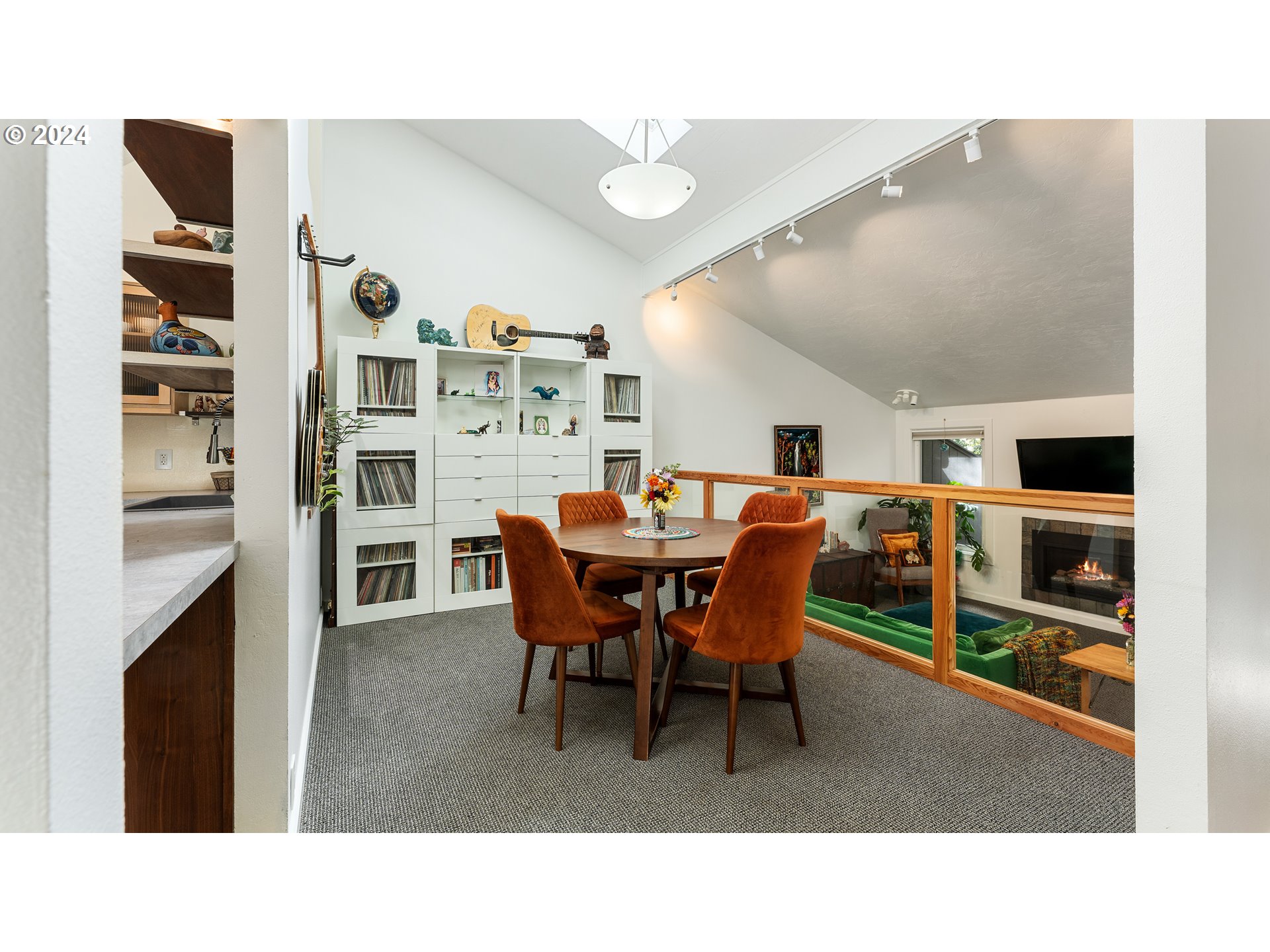 132 Brae Burn Drive Eugene, OR 97405 - Photo 6 of 42 a kitchen with a table and chairs