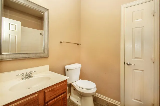 a view of a big room with closet and a bathroom