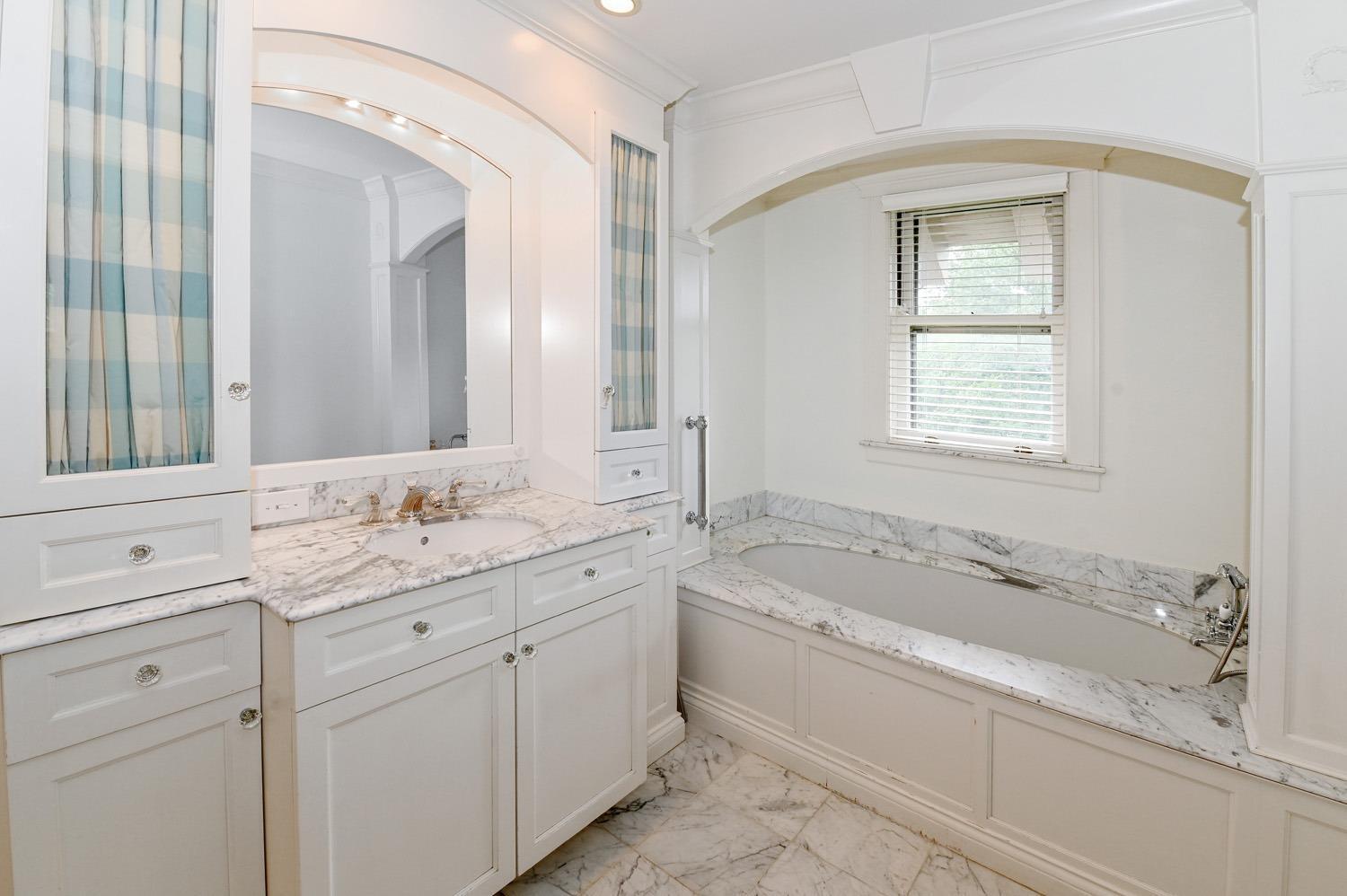 2461 Grandin Road Cincinnati, OH 45208 - Photo 24 of 48