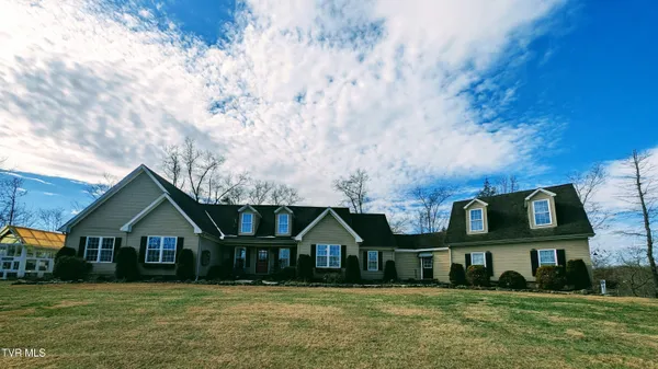 $550,000 | 348 Lakewood Drive, Clintwood, VA 24228