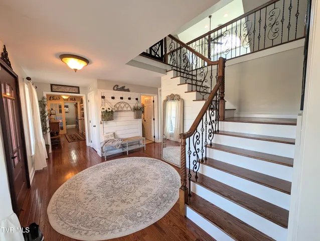 $589,000 | 348 Lakewood Drive, Clintwood, VA 24228