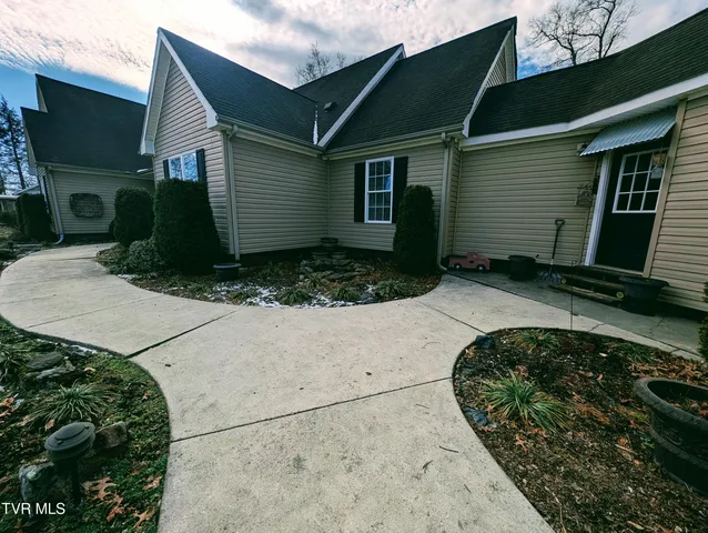 $589,000 | 348 Lakewood Drive, Clintwood, VA 24228