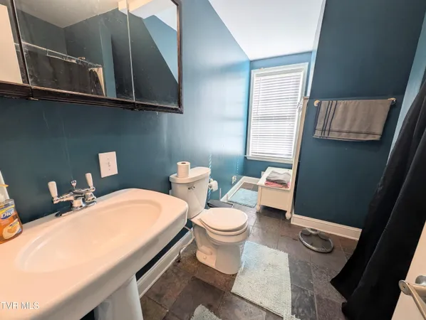 $550,000 | 348 Lakewood Drive, Clintwood, VA 24228