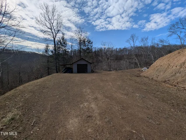 $589,000 | 348 Lakewood Drive, Clintwood, VA 24228