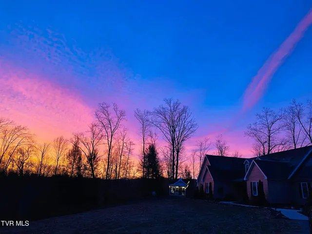 $589,000 | 348 Lakewood Drive, Clintwood, VA 24228