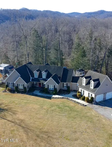 $589,000 | 348 Lakewood Drive, Clintwood, VA 24228