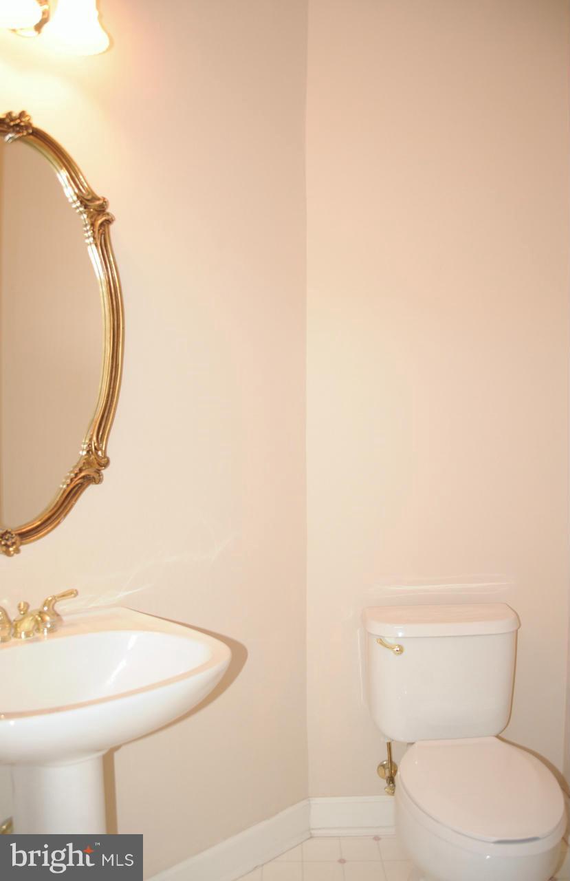 6252 Levi Court Springfield, VA 22150 - Photo 12 of 28 Powder Room