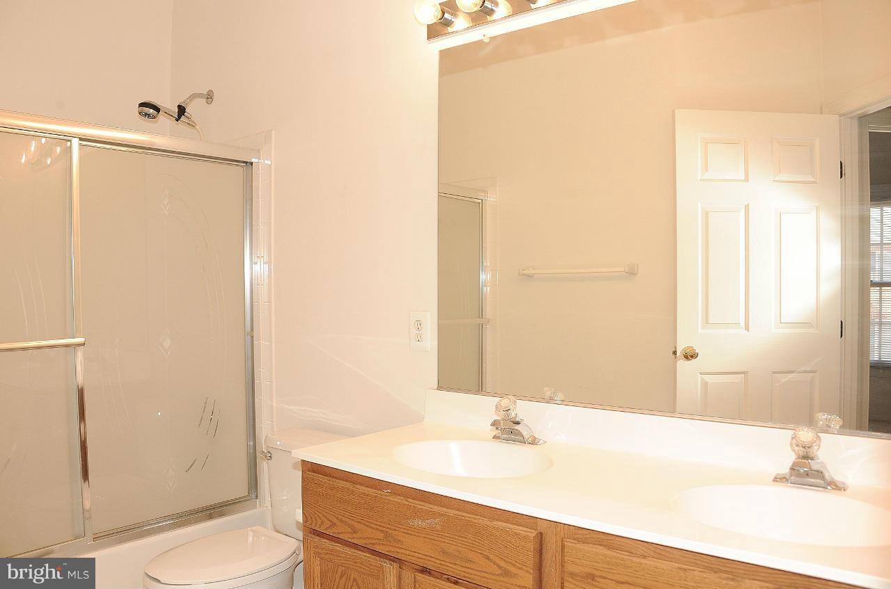 6252 Levi Court Springfield, VA 22150 - Photo 18 of 28 Upper Level Hall Bath