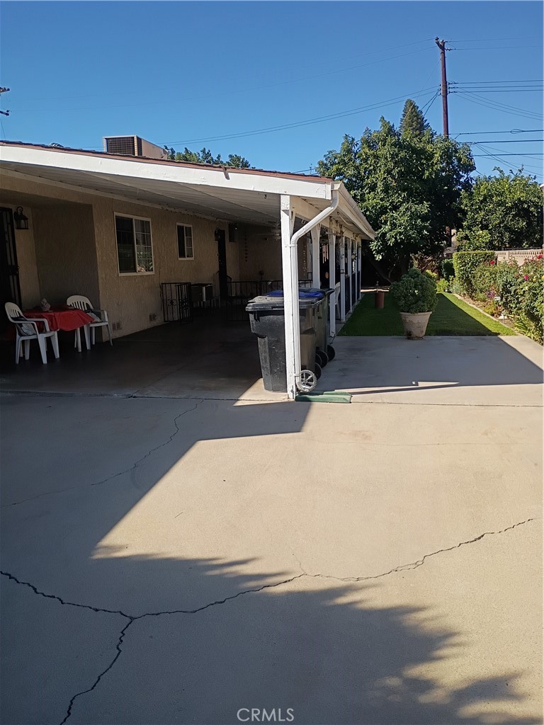 951 West C Street Colton, CA 92324 - Photo 37 of 45 patio 2