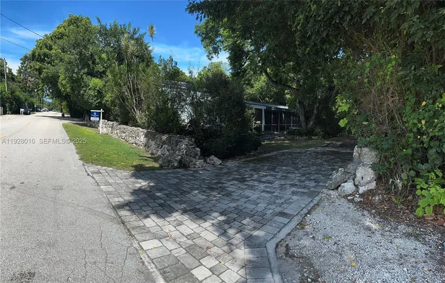 $3,200 | 349 Mahogany Drive, Key Largo, FL 33037