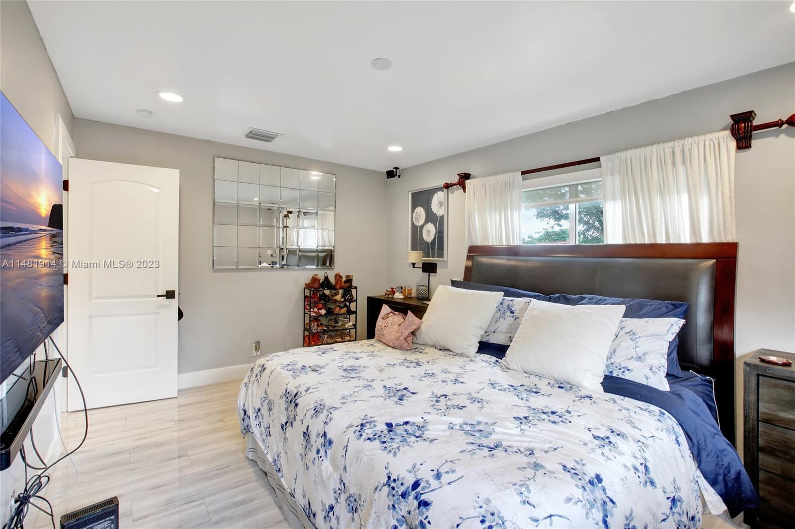 1326 North 30th Road Hollywood, FL 33021 - Photo 13 of 29 Gallery Image 13