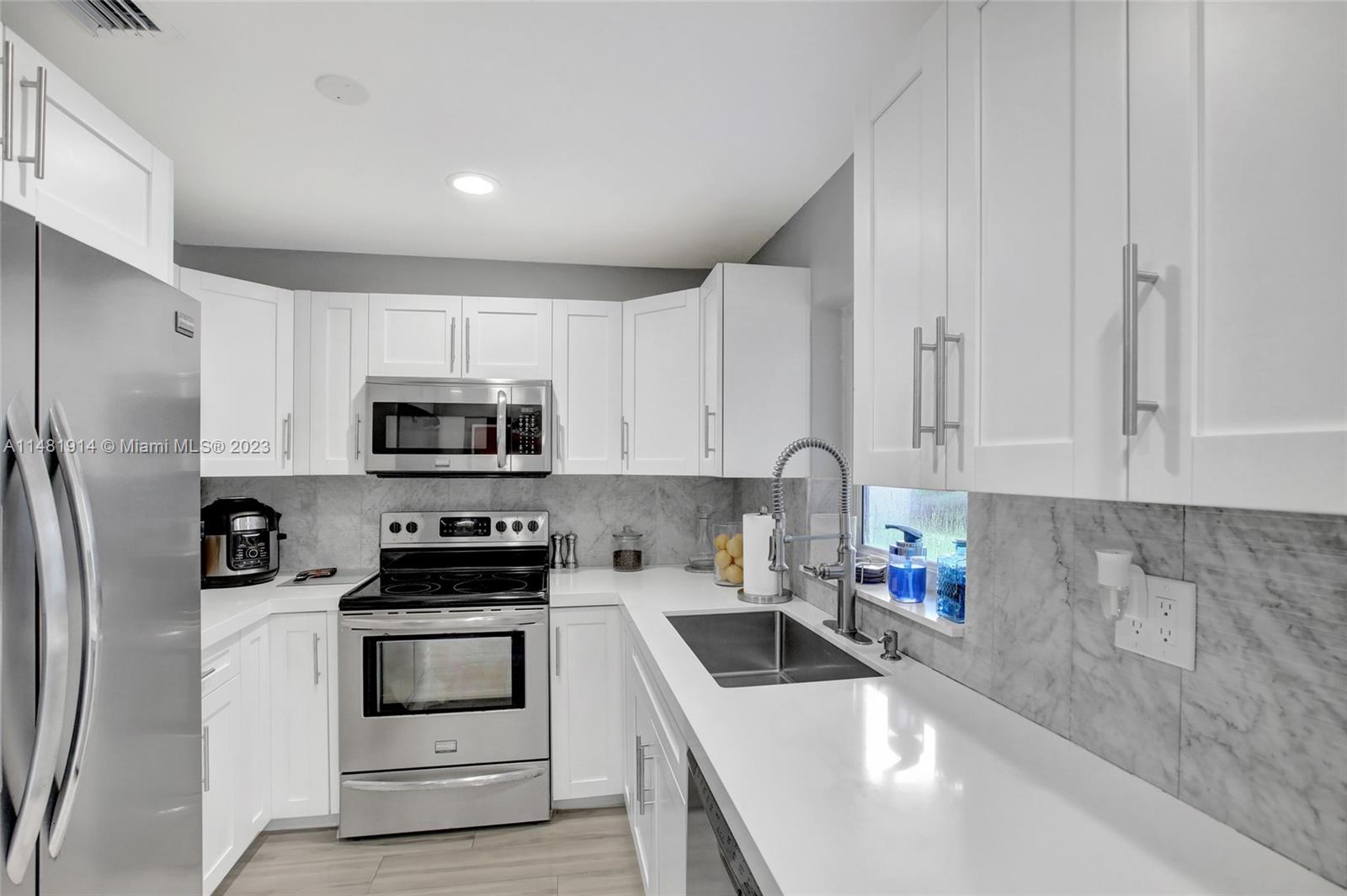 1326 North 30th Road Hollywood, FL 33021 - Photo 10 of 29 Gallery Image 10