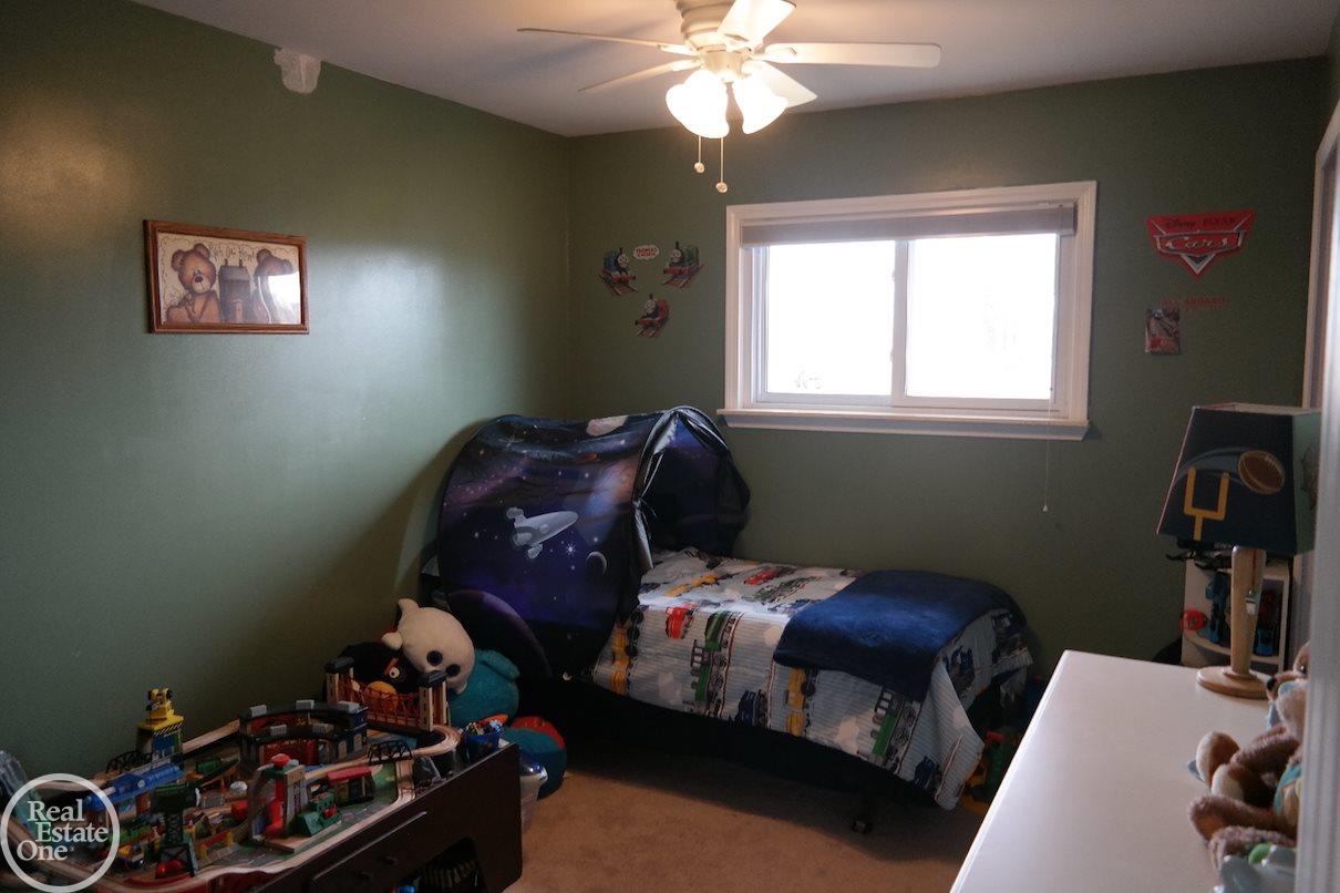 16815 Armada Center Road Armada, MI 48005 - Photo 10 of 20 31343511-9.JPG