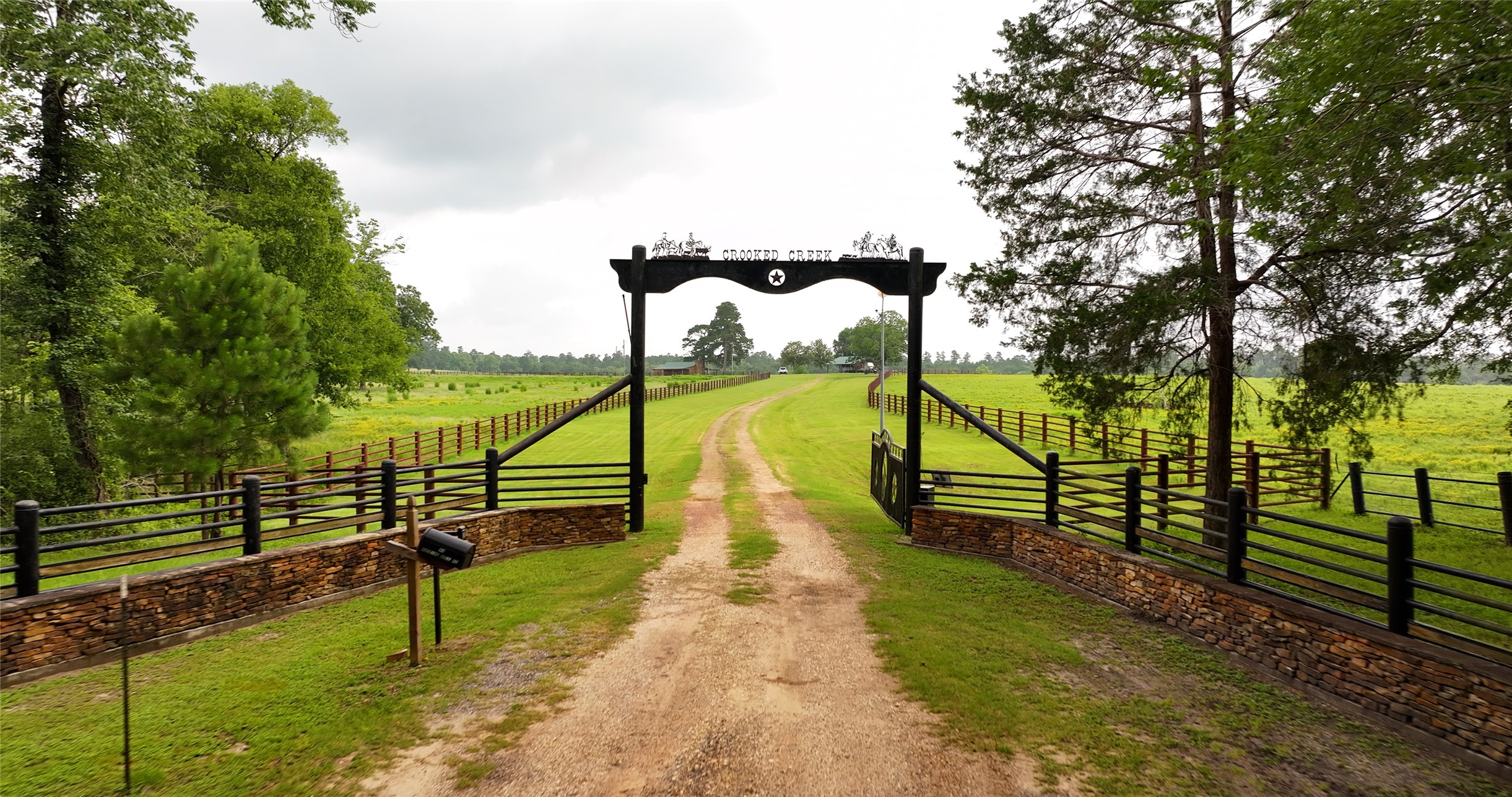 44 Bucking Bull Road Huntsville, TX 77340 - Photo 2 of 50 Gallery Image 2