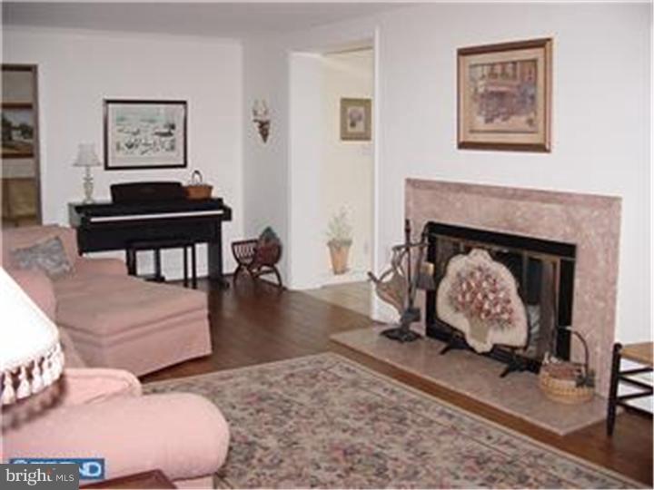 7110 Sherwood Road Philadelphia, PA 19151 - Photo 2 of 23 Living Room