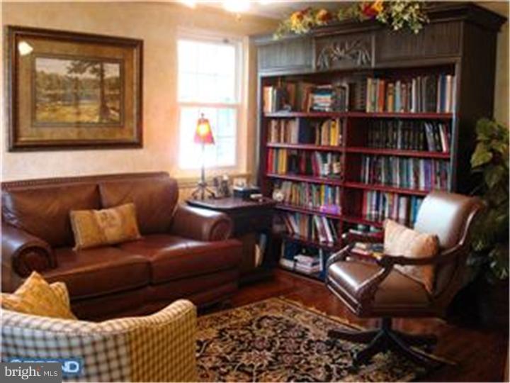 7110 Sherwood Road Philadelphia, PA 19151 - Photo 11 of 23 Office / Study