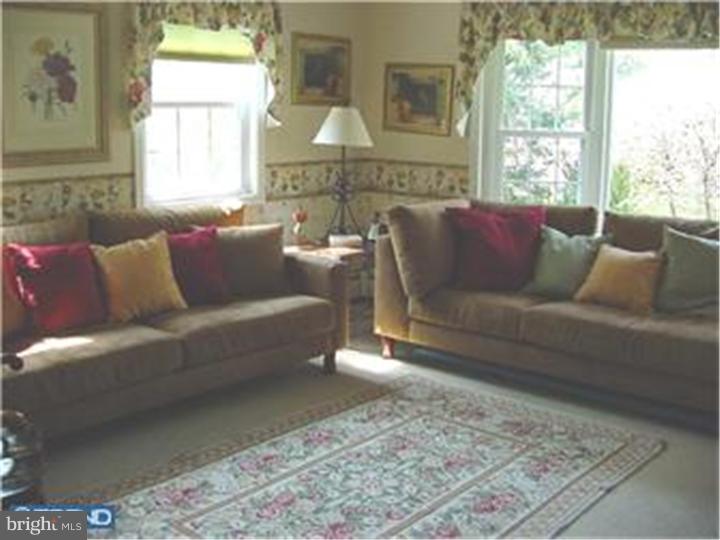 7110 Sherwood Road Philadelphia, PA 19151 - Photo 13 of 23 Family Room