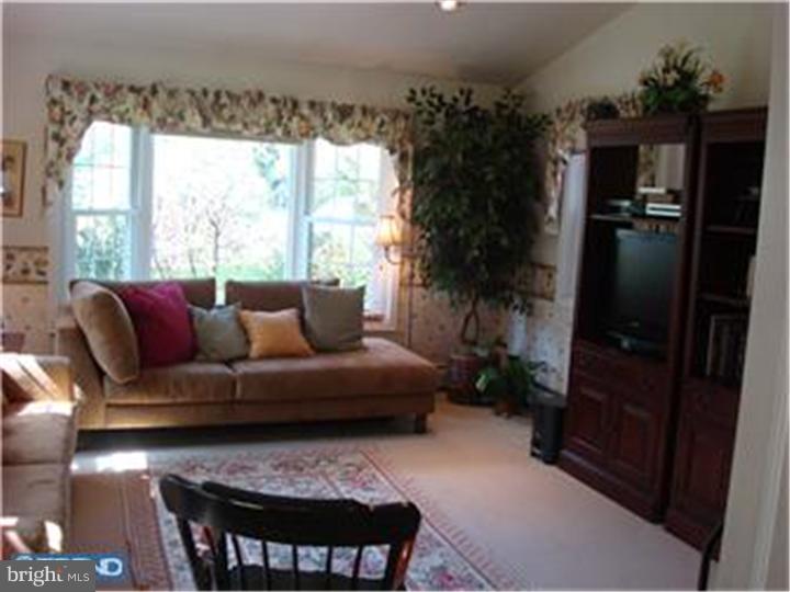 7110 Sherwood Road Philadelphia, PA 19151 - Photo 14 of 23 Family Room