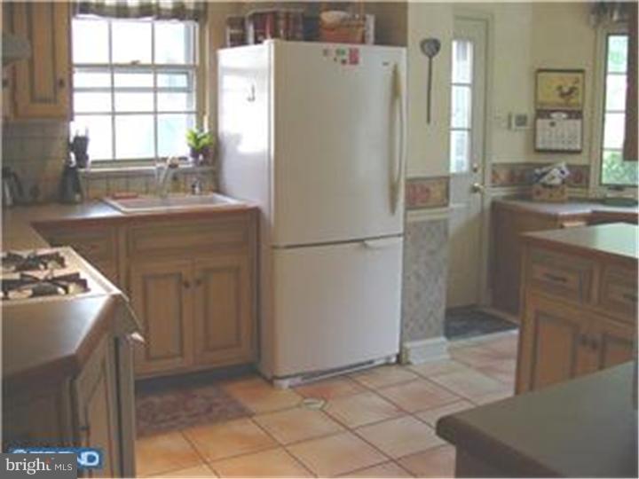 7110 Sherwood Road Philadelphia, PA 19151 - Photo 5 of 23 Kitchen