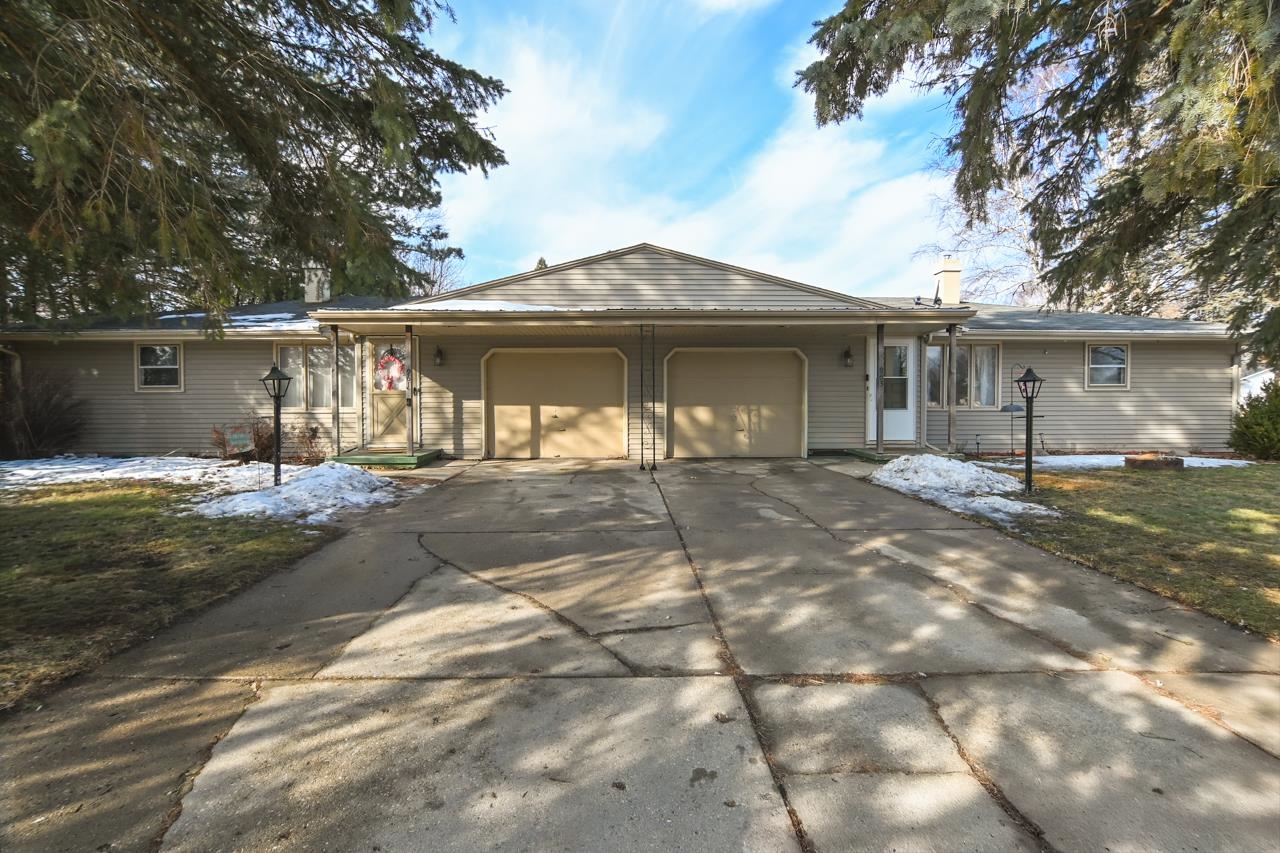 961 Alta Street Green Bay, WI 54313 - Photo 1 of 1